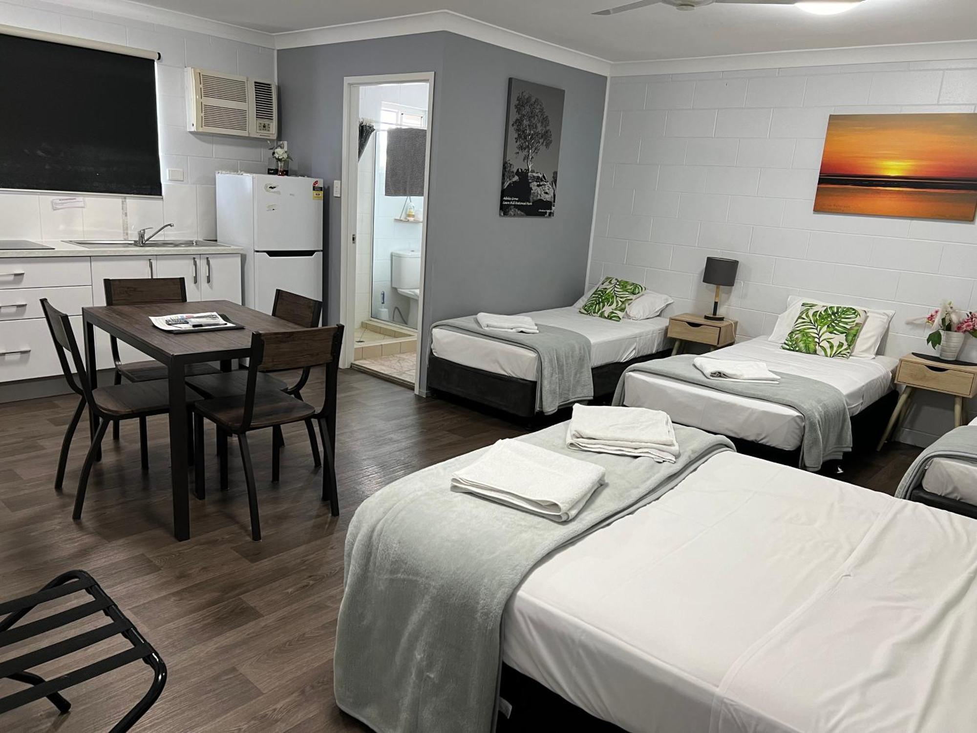 Spanish Lace Motor Inn Townsville Exterior photo