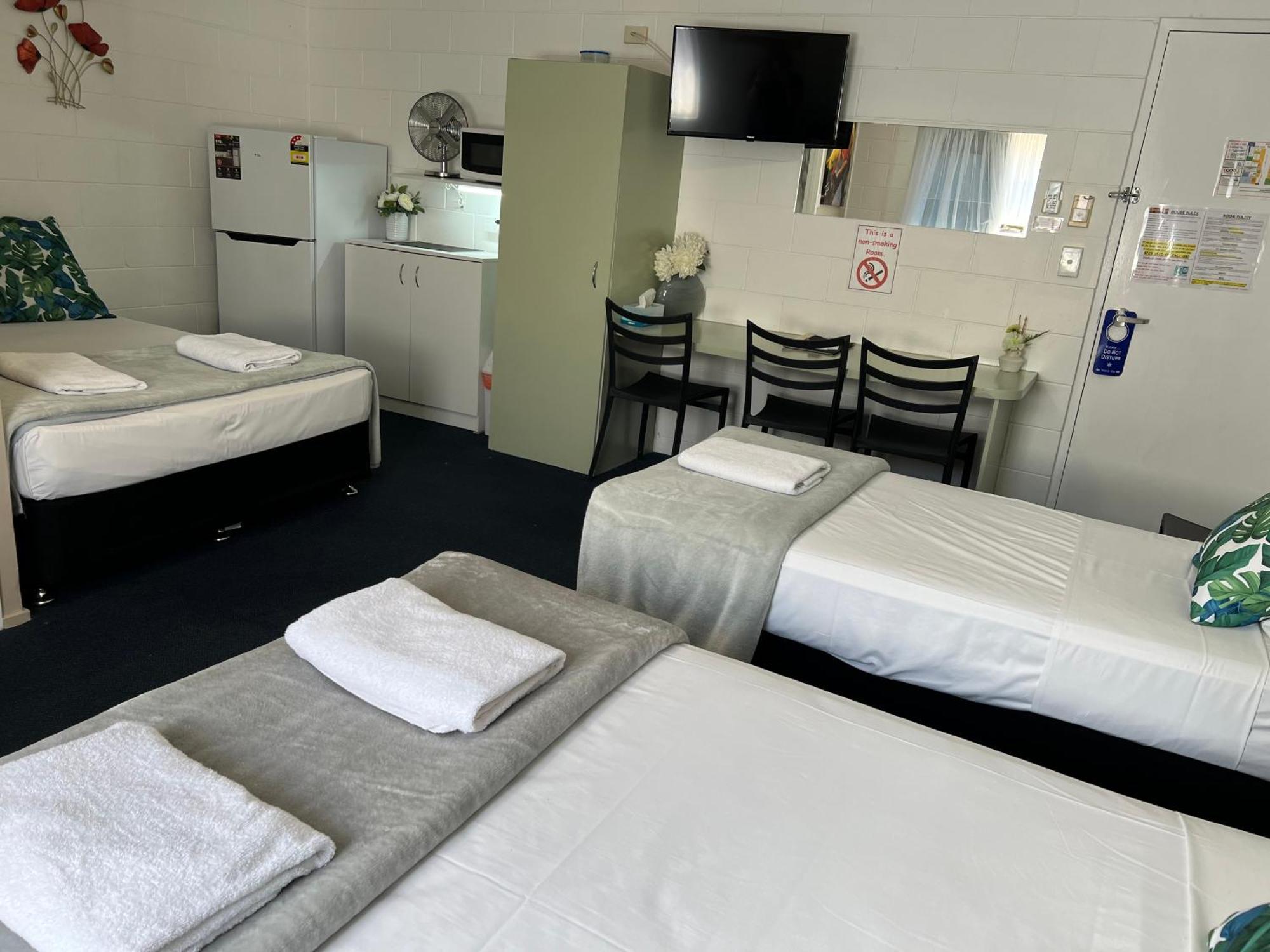 Spanish Lace Motor Inn Townsville Exterior photo